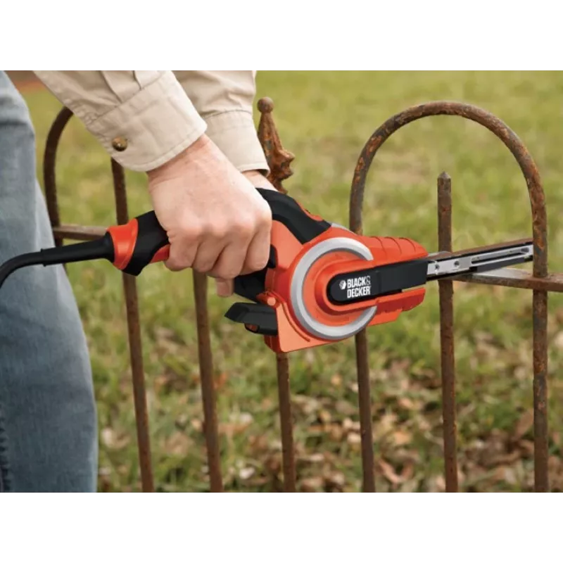 Juostinis šlifuoklis Black & Decker KA902EK — 400 W, reguliuojamas greitis, šlifavimo plokštė 451×13 mm, 230 V, 3 m laidas, su dėklu