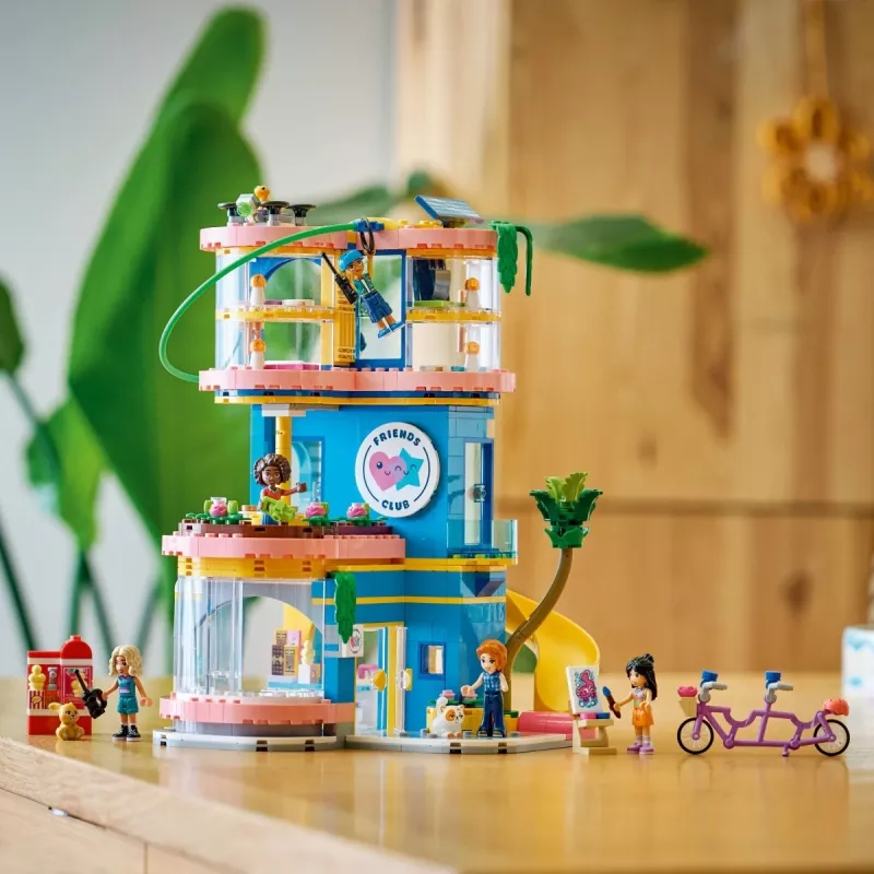 LEGO Friends 42689 Širdies ežero miesto draugų klubas