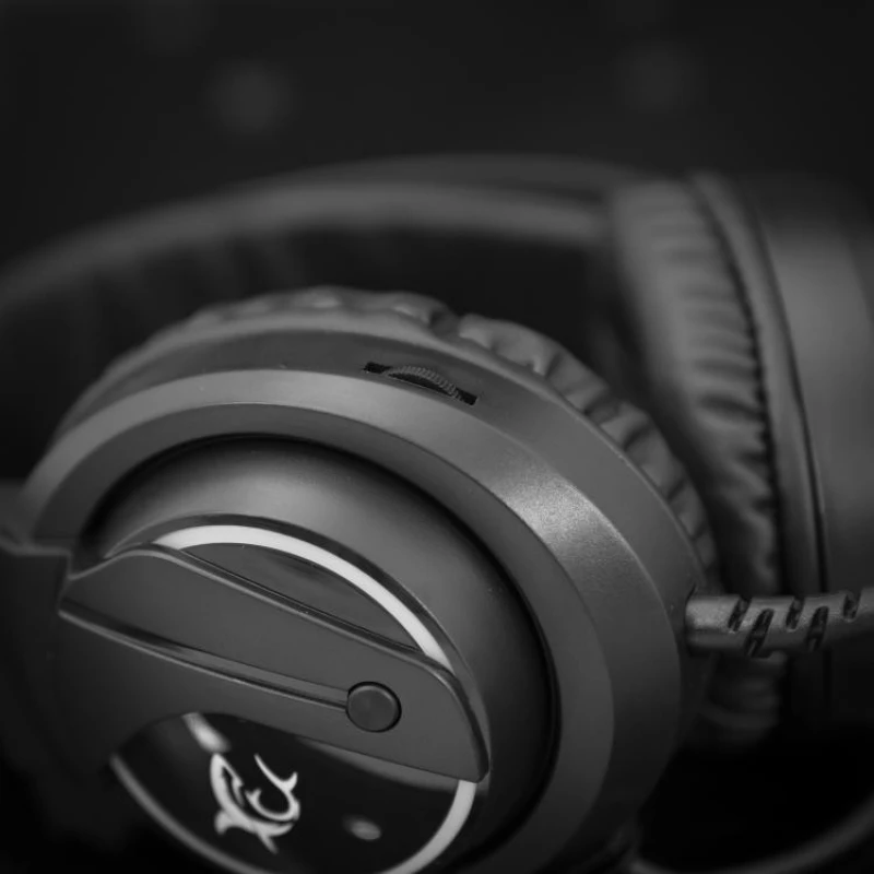 White Shark GH-2044 Wolf Black – laidinės ausinės žaidimams