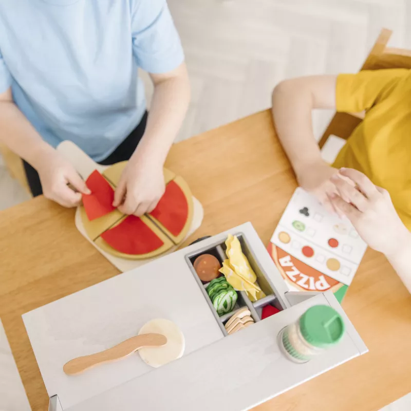 Virtuvės aksesuaras žaidimams Spin Master Melissa & Doug Top & Bake Pizza skaitiklis, apsimestinės picos rinkinys