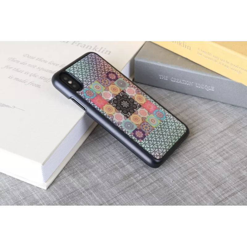 Dėklas iKins iPhone XS / XS S — Flower Garden dizainas, juodas