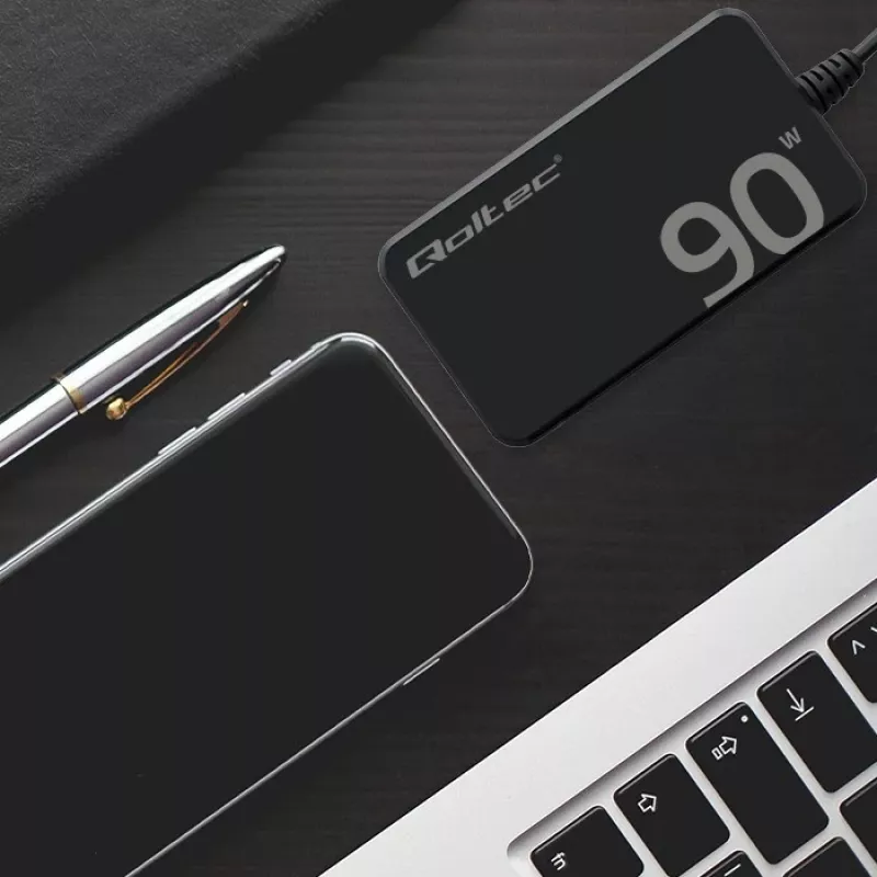 Qoltec 90W GaN Super Fast SLIM sieninis įkroviklis | XP | 5-20V | 4,5A | USB-C 3.1 | Nešiojamam kompiuteriui | MacBook | Išmaniajam telefonui | + laidas