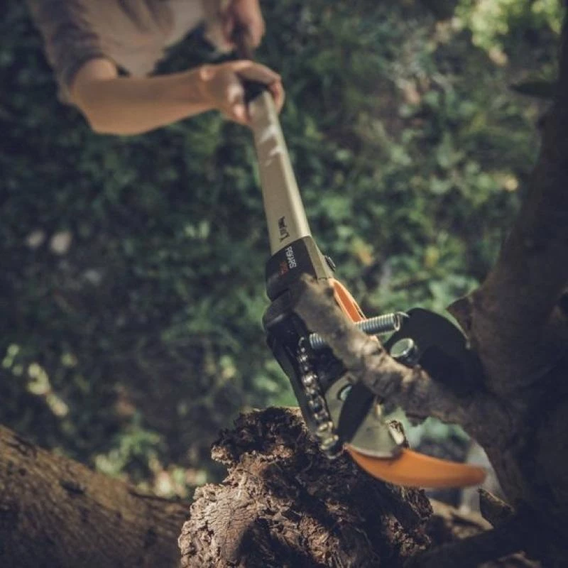 Genėjimo žirklės Fiskars UPX82 Anvil – ilgakotės žirklės medžių šakoms