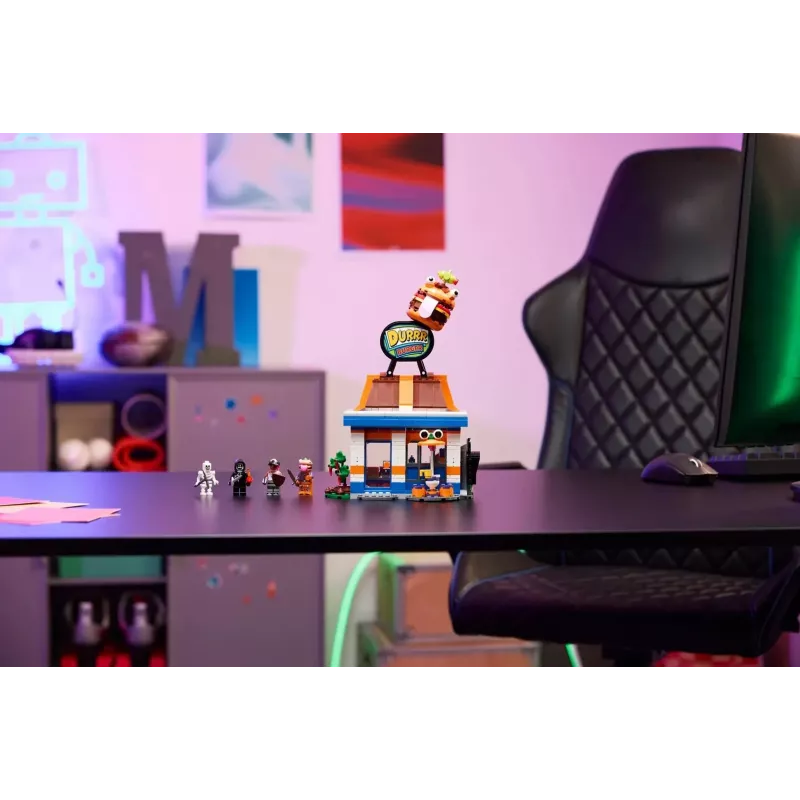 LEGO FORTNITE 77076 Durrr Burger restorano statybinis rinkinys — 546 dalių, 4 minifigūrėlės, 270×180×90 mm