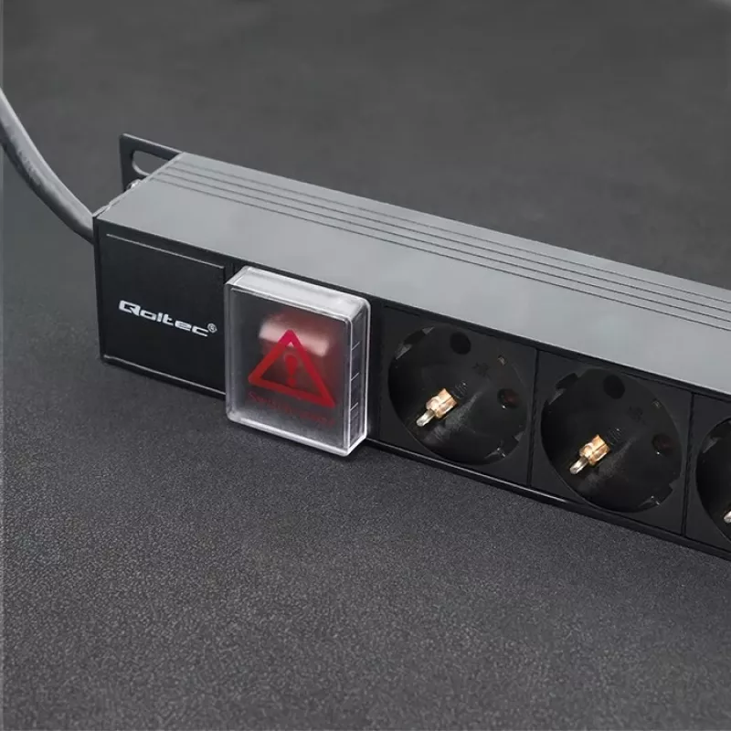 Qoltec aliumininis PDU stelažui | 16A | 16 x Schuko | Vertikalus | 1,8 m