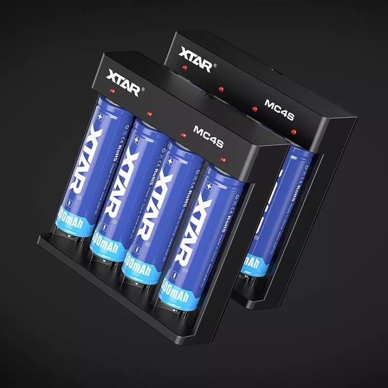 XTAR MC4S 4 lizdų stalinis baterijų įkroviklis cilindriniams Li-ion 18650 ir NiMH (A/AA/AAA/AAAA/C/D), 1 A išėjimas, 5 V įėjimas, juodas