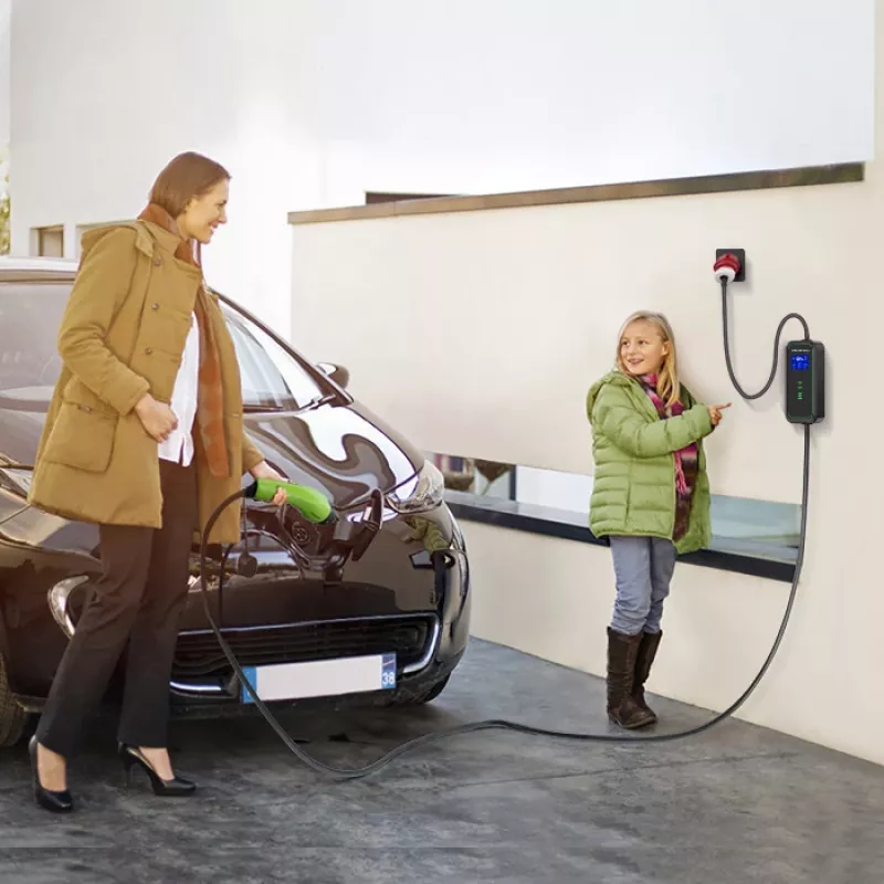 Qoltec Mobilus EV automobilio įkroviklis Reguliuojamas 2in1 Type2 | 11kW | CEE 5 PIN | LCD | 3 fazės | Nešiojamas | Sieninis | 5m