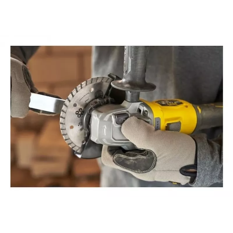 Stanley SFMCG710M1T-QW kampinis šlifuoklis 12,5 cm 8500 aps./min 800 W 1,84 kg