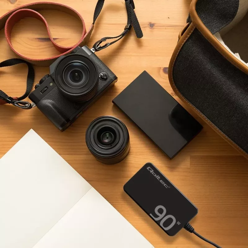 Qoltec 90W GaN Super Fast SLIM sieninis įkroviklis | XP | 5-20V | 4,5A | USB-C 3.1 | Nešiojamam kompiuteriui | MacBook | Išmaniajam telefonui | + laidas