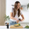 Druskos ir pipirų malūnėliai Salter BW12068EU7 juodi su reguliuojamu smulkumu