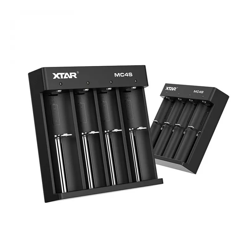 XTAR MC4S 4 lizdų stalinis baterijų įkroviklis cilindriniams Li-ion 18650 ir NiMH (A/AA/AAA/AAAA/C/D), 1 A išėjimas, 5 V įėjimas, juodas