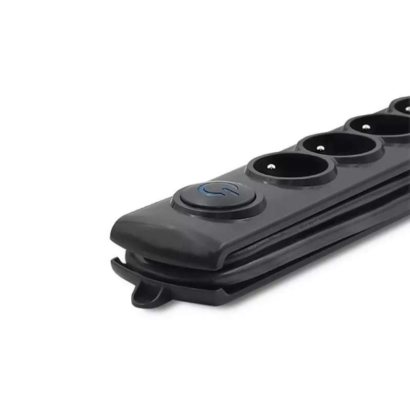 Qoltec 50172 apsauginis filtras nuo viršįtampių, 6 kištukiniai lizdai, 230 V, 5 m, juodas
