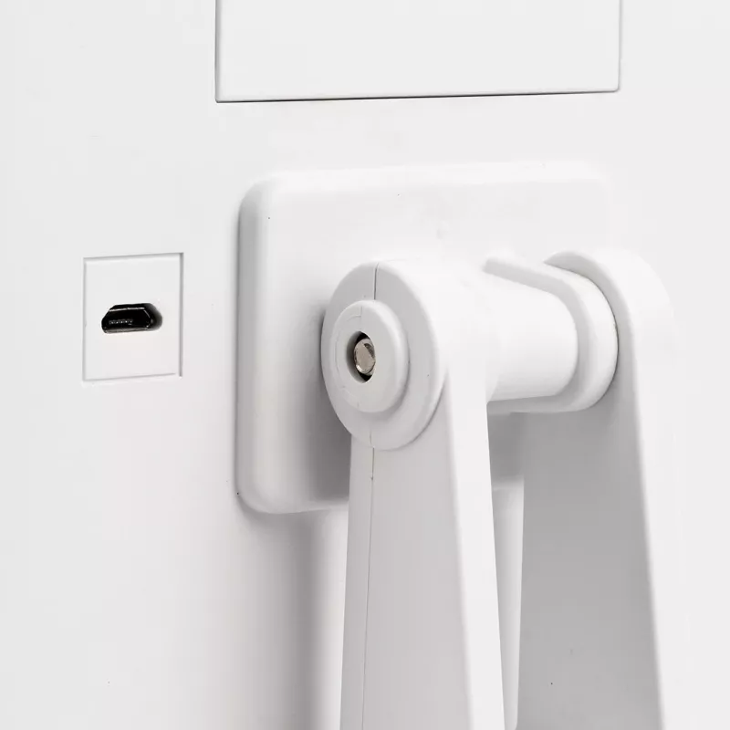 Laisvai pastatomas veidrodis su šviesa Girmi BE04 – stačiakampis, 1x didinimas, balta LED, USB/4×AA, 180° pasukimas
