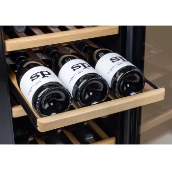 Caso WineComfort 24 vyno šaldytuvas | 24 buteliai | Kompresorius | G klasė | Juodas