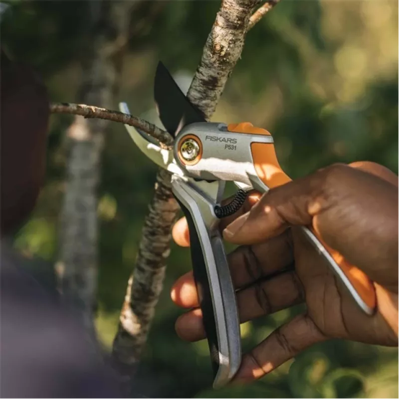 Fiskars 1057168 Plus Metal sodo žirklės Bypass (1057168)