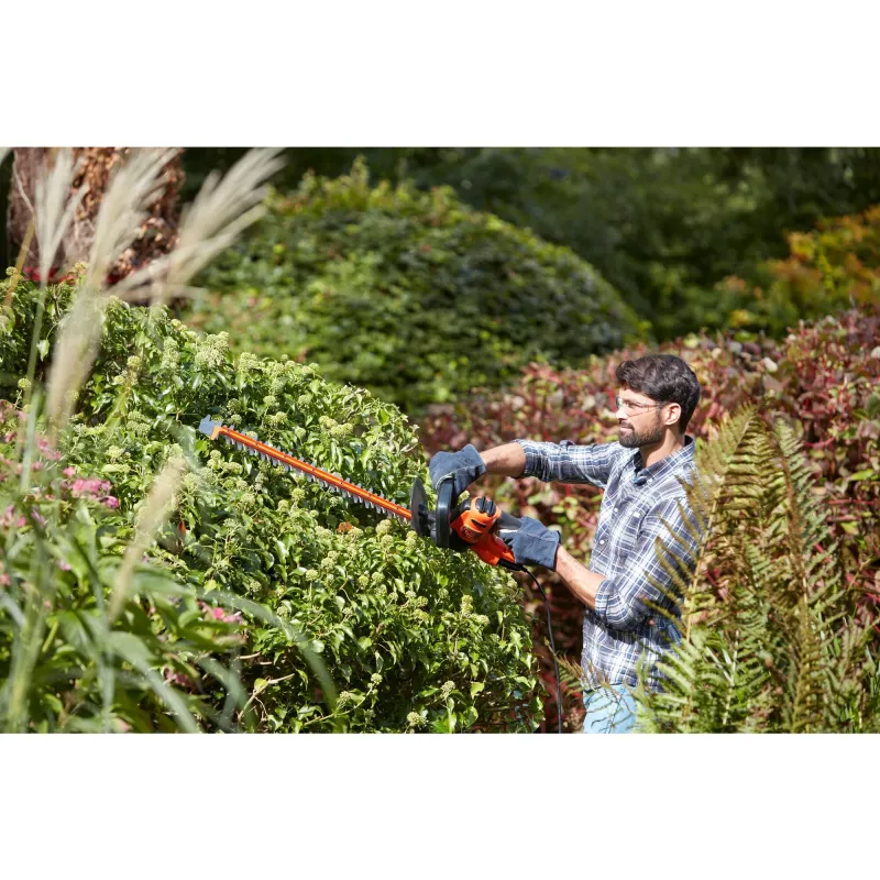Krūmapjovė Black & Decker BEHTS451