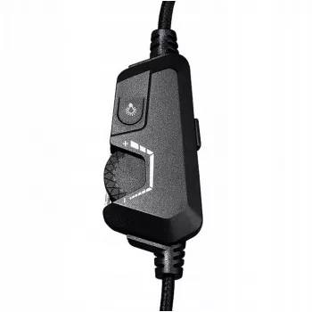 Prie ausų tvirtinamos žaidimų ausinės mad-catz P.I.L.O.T. 5, laidinės, 7.1 virtualus garsas, 50 mm tvarkyklės, RGB apšvietimas, USB, 2 m laidas, vienakryptis mikrofonas