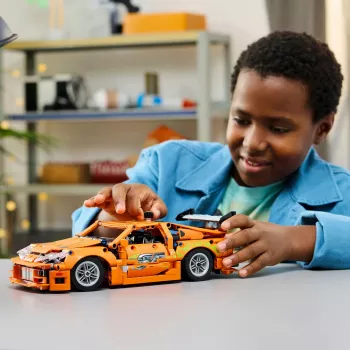 LEGO TECHNIC 42204 Toyota Supra MK4 iš „Greiti ir įsiutę“