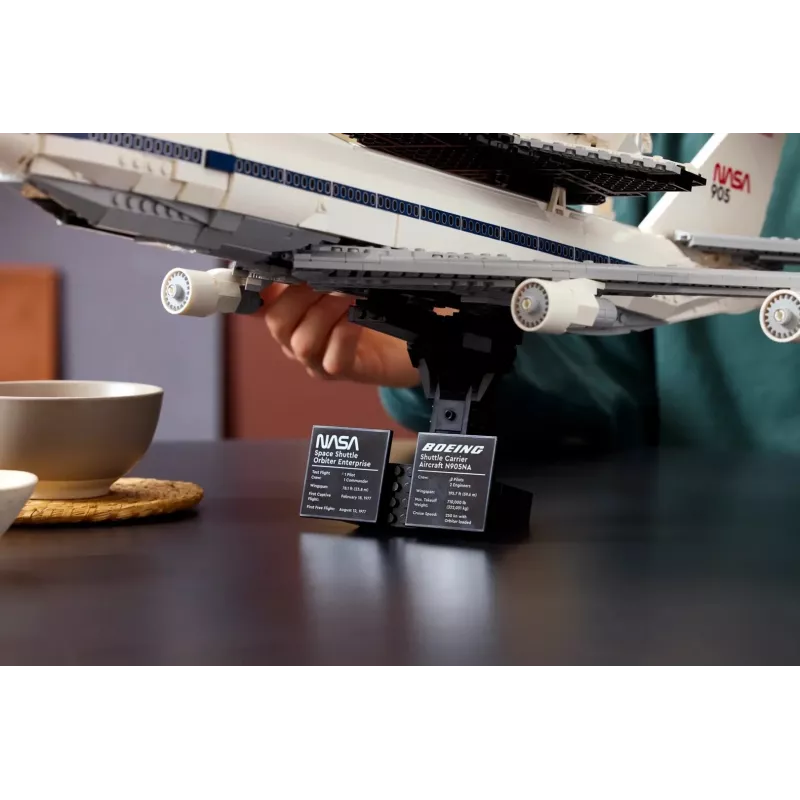 LEGO Icons Shuttle Aircraft 10360 statybinis rinkinys — 2417 dalių, 270 × 535 × 630 mm ekspozicinis modelis