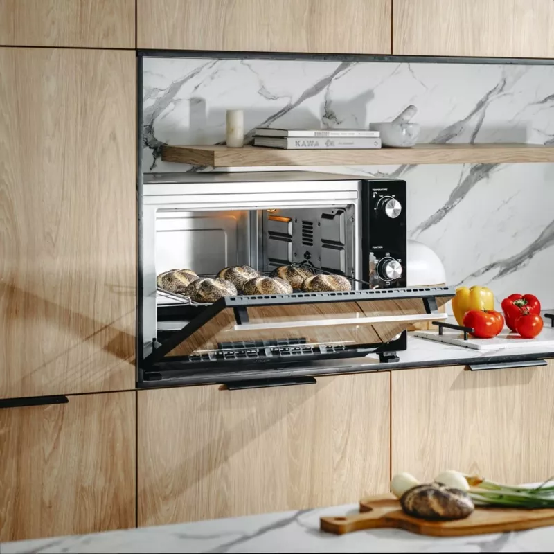 Elektrinė orkaitė Adler AD 6028 – 60 L, 2000 W, laisvai pastatoma, sukamosios rankenėlės, rotiseris, max 230 °C, juoda