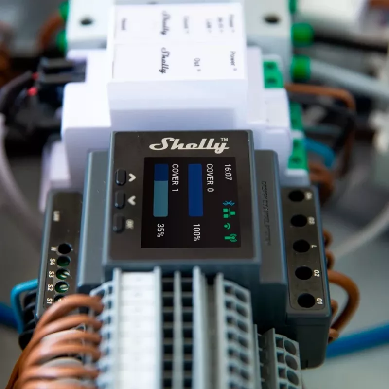 Shelly Pro Dual Cover / Shutter PM elektrinė relė juoda
