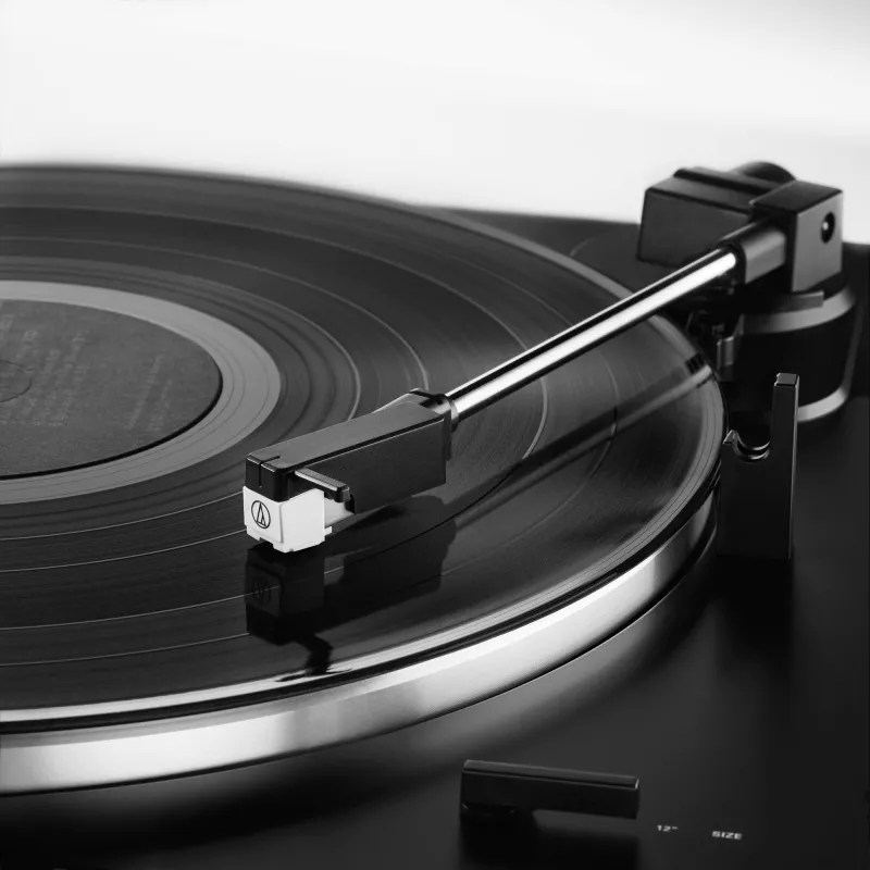 Audio-Technica AT-LP60XUSB automatinė diržinė vinilinė patefonė su USB jungtimi, juoda