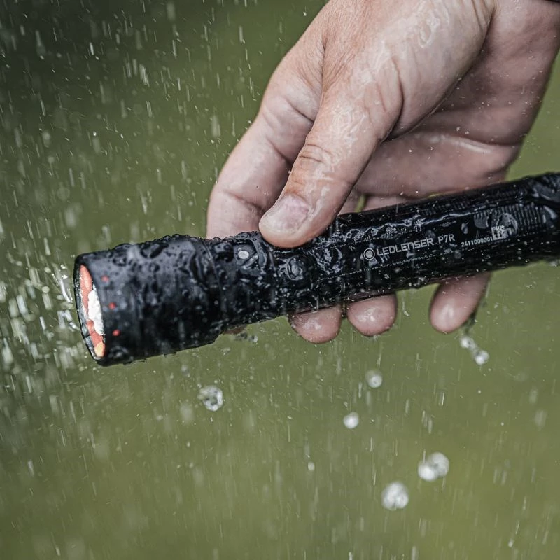 Rankinis žibintuvėlis Ledlenser P7R Juodas įkraunamas LED 1000 liumenų, 3,7 V 21700, IP68, 159 mm, 360 g