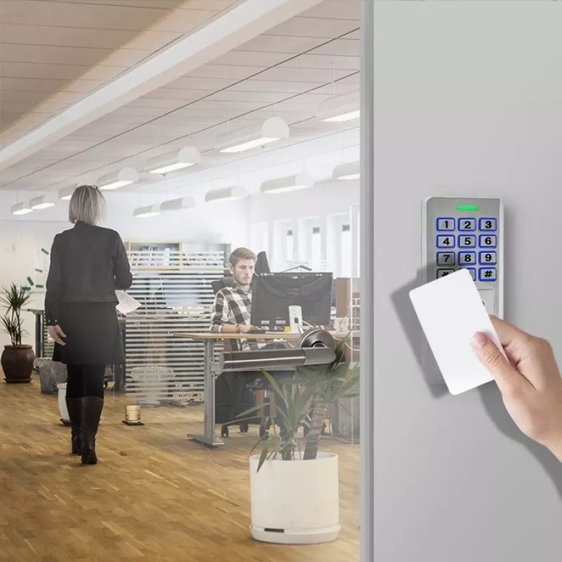Pirštų atspaudų ir RFID kodų spyna QOLTEC 52447 su IP68 apsauga