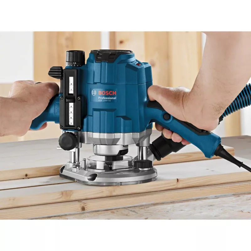 Bosch GOF 1250 CE juodas, mėlynas 24000 RPM 1250 W frezavimo staklės