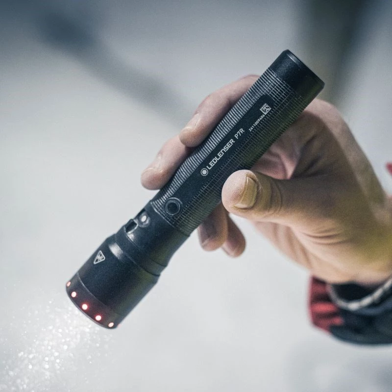 Rankinis žibintuvėlis Ledlenser P7R Juodas įkraunamas LED 1000 liumenų, 3,7 V 21700, IP68, 159 mm, 360 g