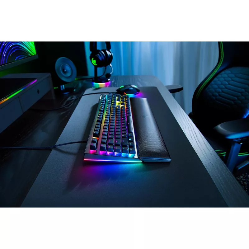 Razer BlackWidow V4 – geltoni linijiniai jungikliai – mechaninė žaidimų klaviatūra