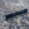 Žibintuvėlis rašiklinis Ledlenser P4 juodas – kompaktiškas LED prožektorius, 180 lm, 90 m spindulys, AAA x2, IP54