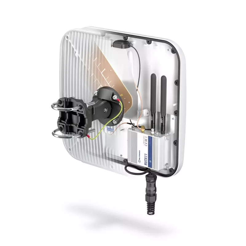 Kryptinė tinklo antena QuWireless AXRL — 7 dBi, 0.694–0.96 / 1.7–2.2 / 2.2–2.7 GHz, PoE/LAN, dviguba poliarizacija