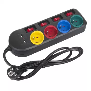 Maitinimo blokas MACLEAN MCE229B — 4 AC lizdai, 2× USB-A, 1,5 m laidas, 10 A, F tipo, vidaus naudojimui, juodas