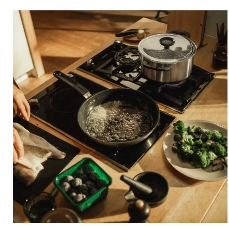 Fiskars Functional Form keptikė su keramine danga, 26 cm