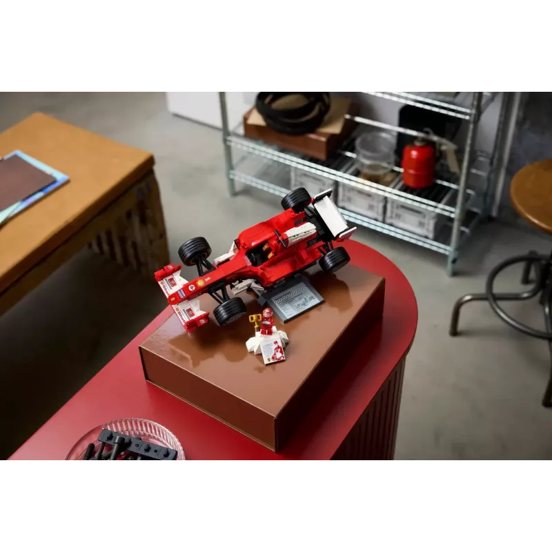 LEGO ICONS 11375 Ferrari F2004 ir Michael Schumacher