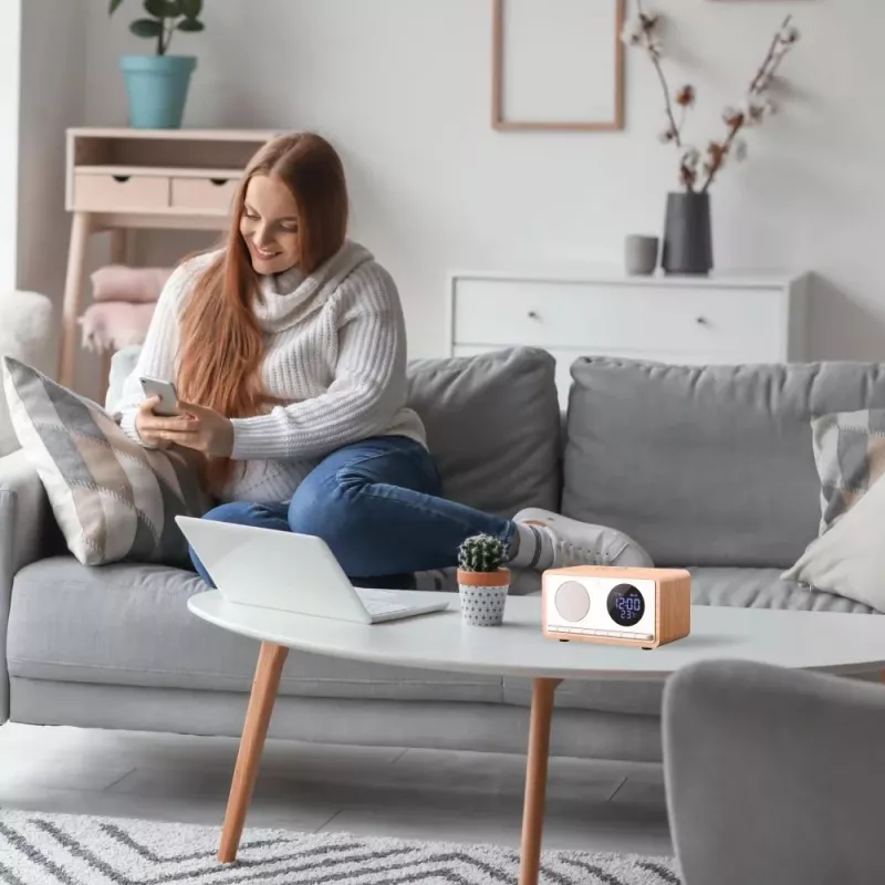 MANTA RDI912W radijo laikrodis Rimini su Bluetooth ir belaidžiu įkrovimu, baltas