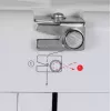 Pusiausiu automatinė siuvimo mašina SINGER M1005 — 11 siūlių, 4 mm dygsnio plotis, viršutinė užmetimo ritė, laisva rankovė, 2,5 kg