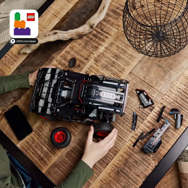 LEGO Technic visureigis Audi RS Q e-tron 42160 – 914 dalių, nuo 10 metų