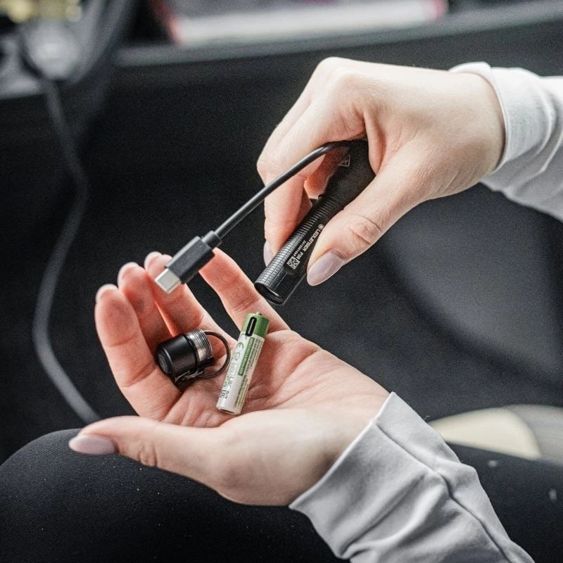 Žibintuvėlis Ledlenser P3R juodas – įkraunamas kompaktiškas LED raktų pakabuko žibintas