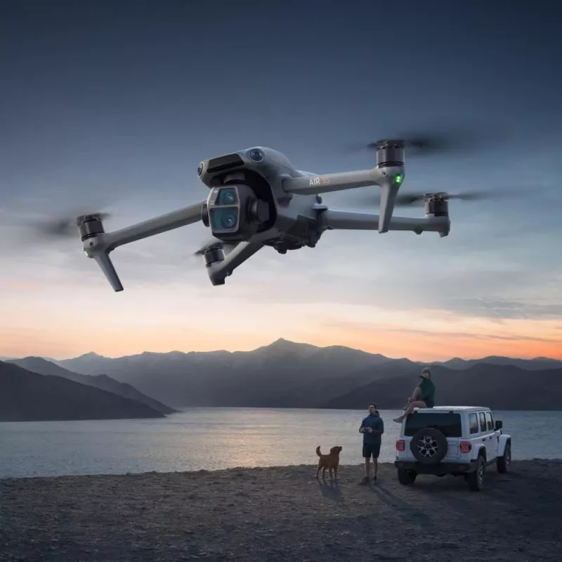 Kvadrakopteris DJI Air 3s RC-N3 – 50 MP kamera, 4K (3840×2160), 4 rotoriai, maks. greitis 27 m/s, nuotolis 32000 m, 4276 mAh baterija, pilka