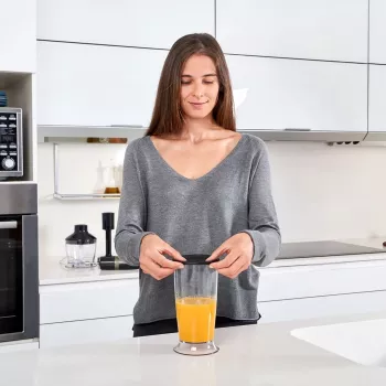 Panardintuvas Black & Decker BXHBA1500E — 1500 W rankinis blenderis su nerūdijančio plieno kotu, 20 greičių, smulkintuvu, plaktuvu, pulsavimo režimu