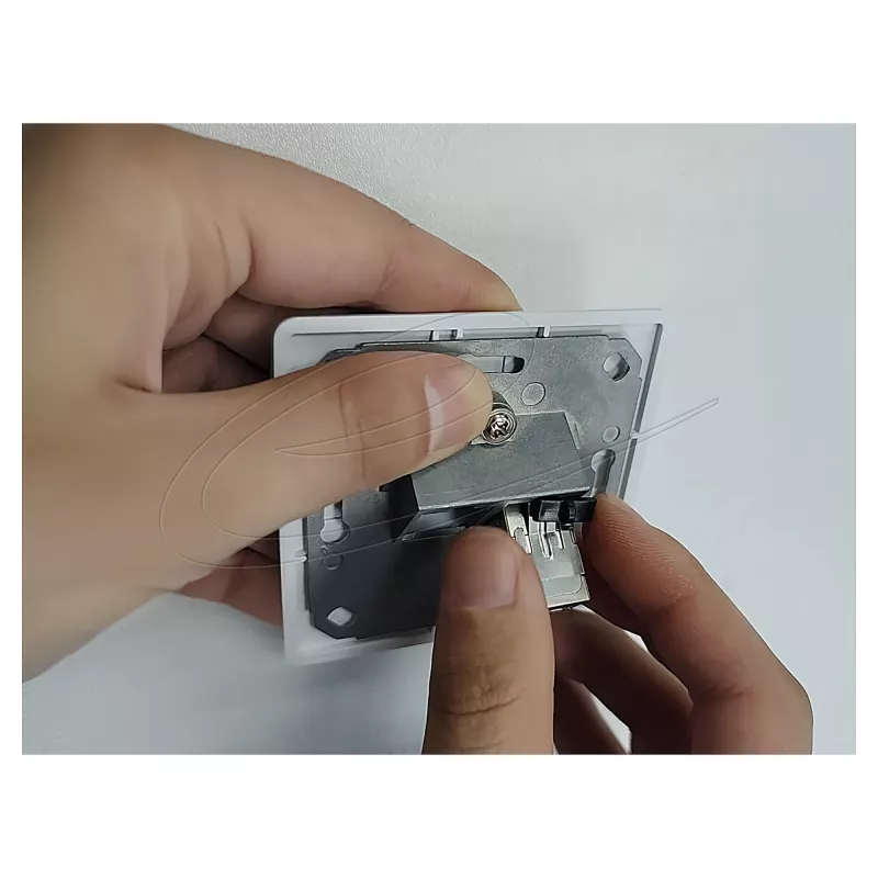 Delock 90757 Keystone modulio sujungėjas RJ45 lizdas–RJ45 lizdas, Cat.6A, ekranuotas, su metaline skląste ir spaustuku