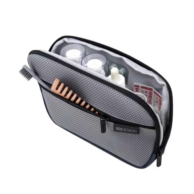 Kosmetinė XDDESIGN First-Class All-in-One Travel Organiser P706.3425, granato spalva, užtrauktuku, 380 g, 17×27,5 cm