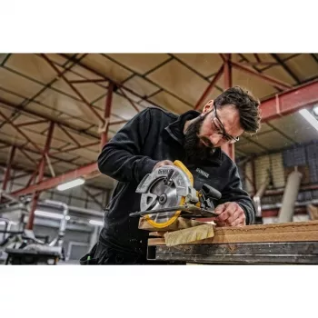 DeWALT DWE560 Nešiojamas diskinis pjūklas 18,4 cm 5500 aps./min. 1350 W