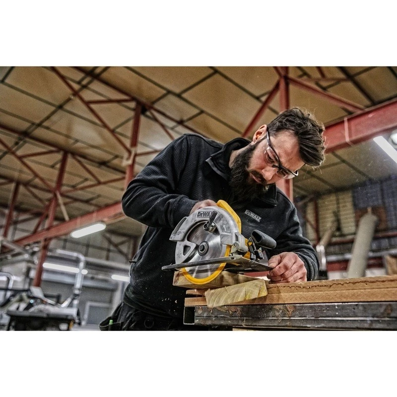 DeWALT DWE560 Nešiojamas diskinis pjūklas 18,4 cm 5500 aps./min. 1350 W