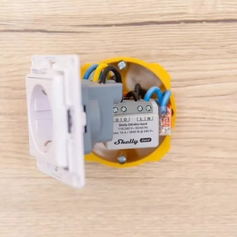 Šviesos relė Shelly Relay EM Mini Gen4 1 kanalo Wi‑Fi Matter Zigbee Bluetooth 8A, 110–240V, energijos matuoklis