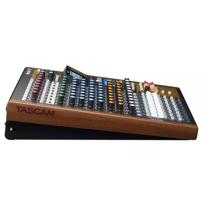 Mikseris Tascam Model 12 – 12 kanalų analoginis/digitalinis mikseris, 24 bitų, 48 kHz, USB-C, SD kortelė, Bluetooth 5.0