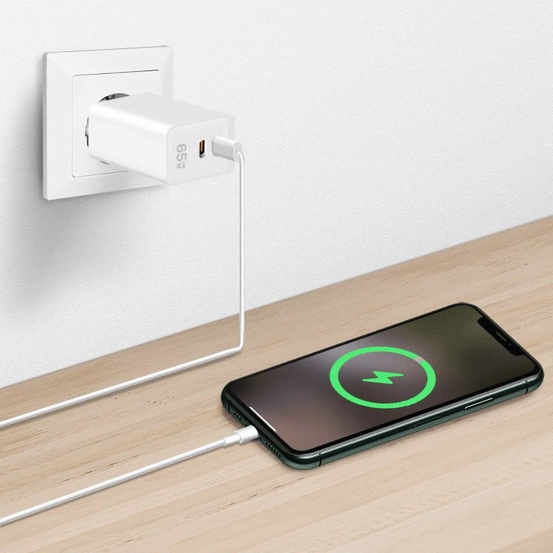 LogiLink PA0367 dvigubas USB-C sieninis įkroviklis 65 W, baltas