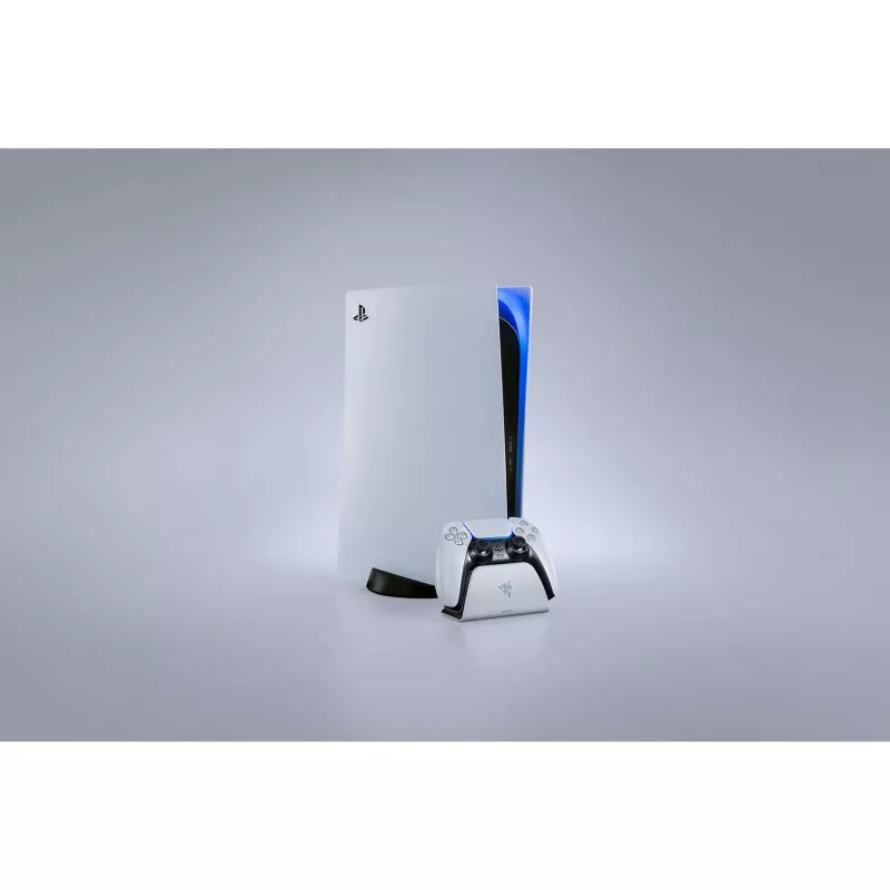 Įkrovimo stovas Razer RC21-01900100-R3U1, skirtas PlayStation 5 valdikliams – baltas, įkrauna vieną valdiklį, komplekte USB-C į USB-A laidas